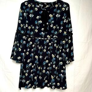 Ella Moss Floral Cut-out Bell-shaped Sleeve Boho Dress. Size L. Color Navy.